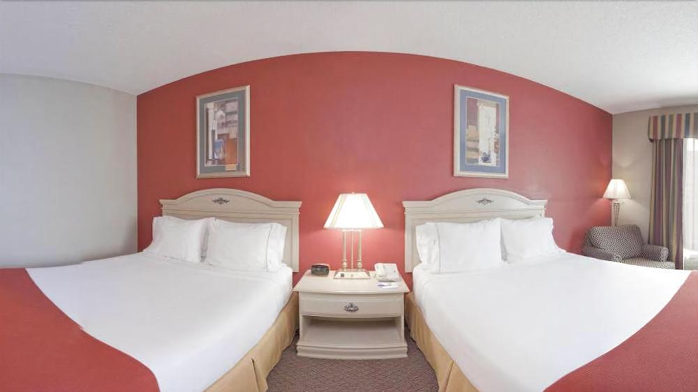 Holiday Inn Express Hotel & Suites London By Ihg מראה חיצוני תמונה
