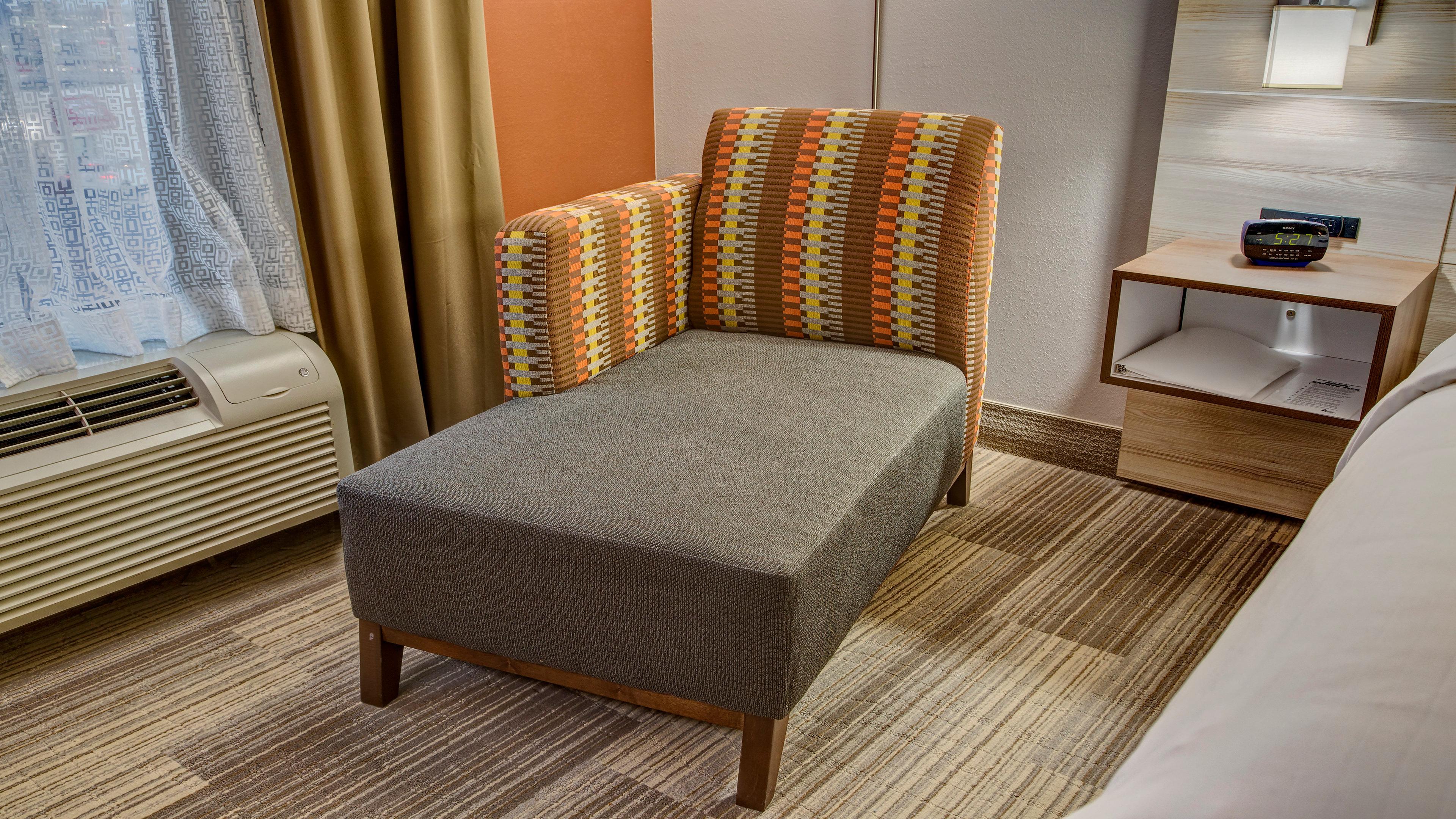 Holiday Inn Express Hotel & Suites London By Ihg מראה חיצוני תמונה