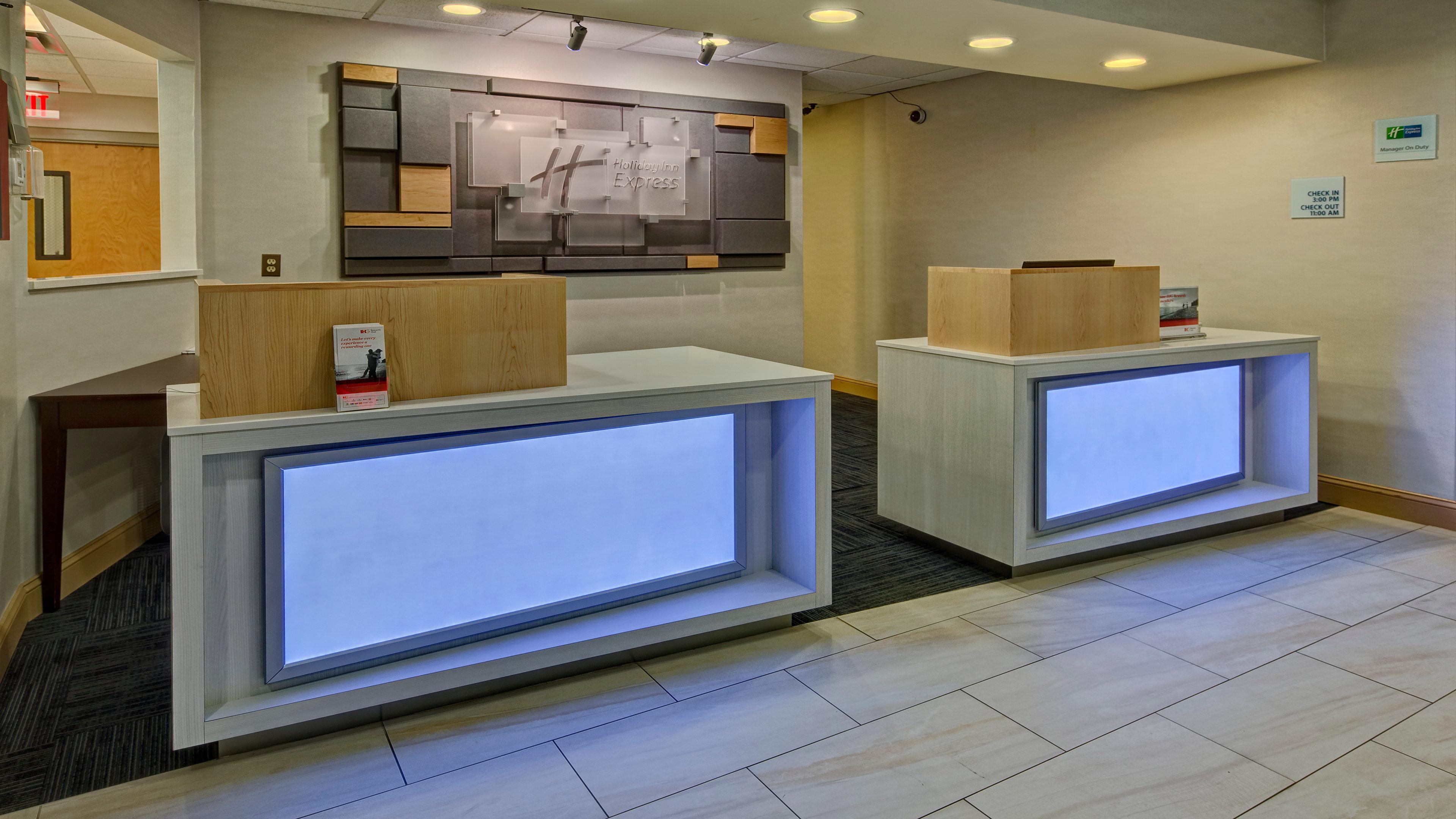 Holiday Inn Express Hotel & Suites London By Ihg מראה חיצוני תמונה