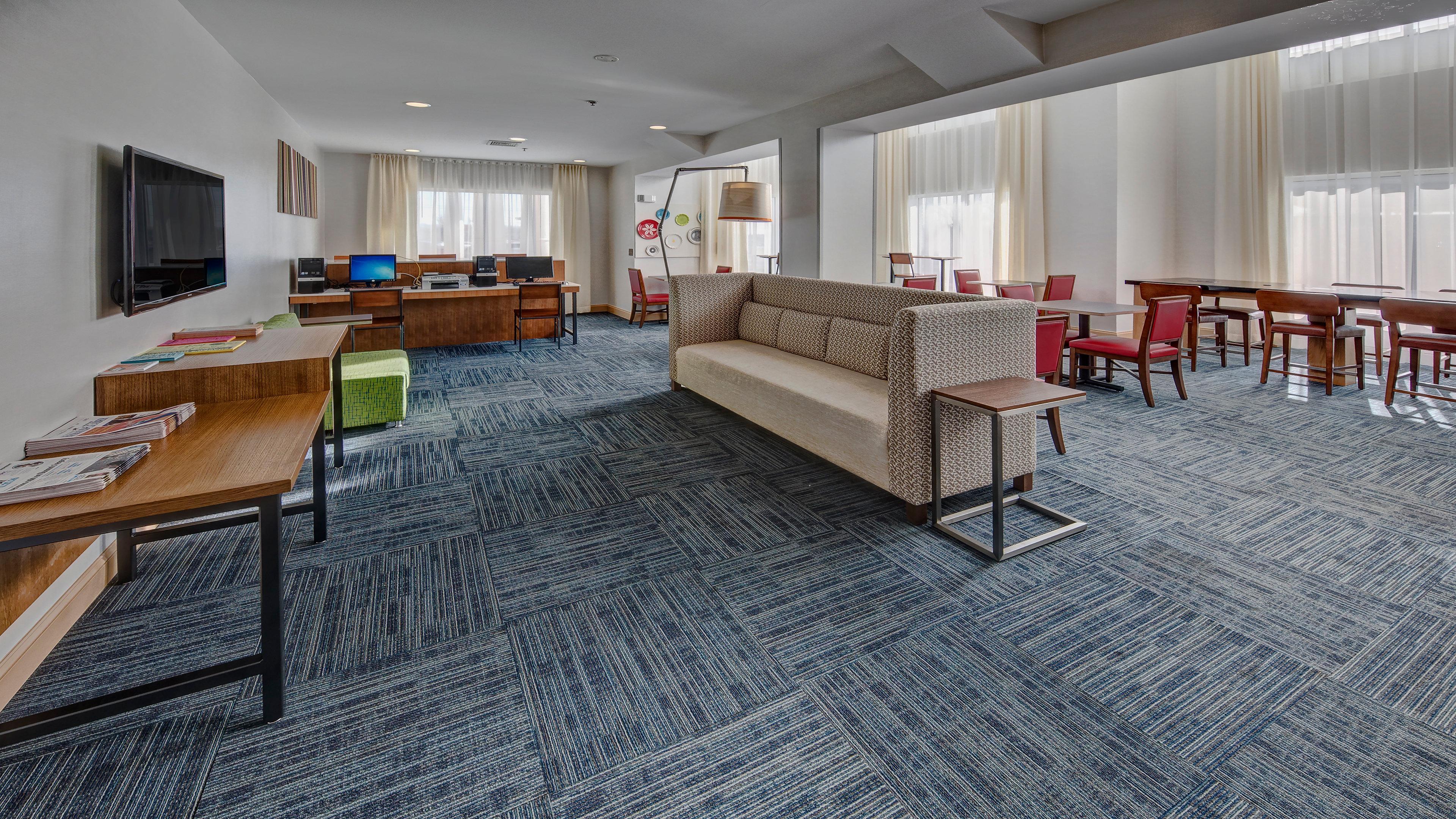 Holiday Inn Express Hotel & Suites London By Ihg מראה חיצוני תמונה