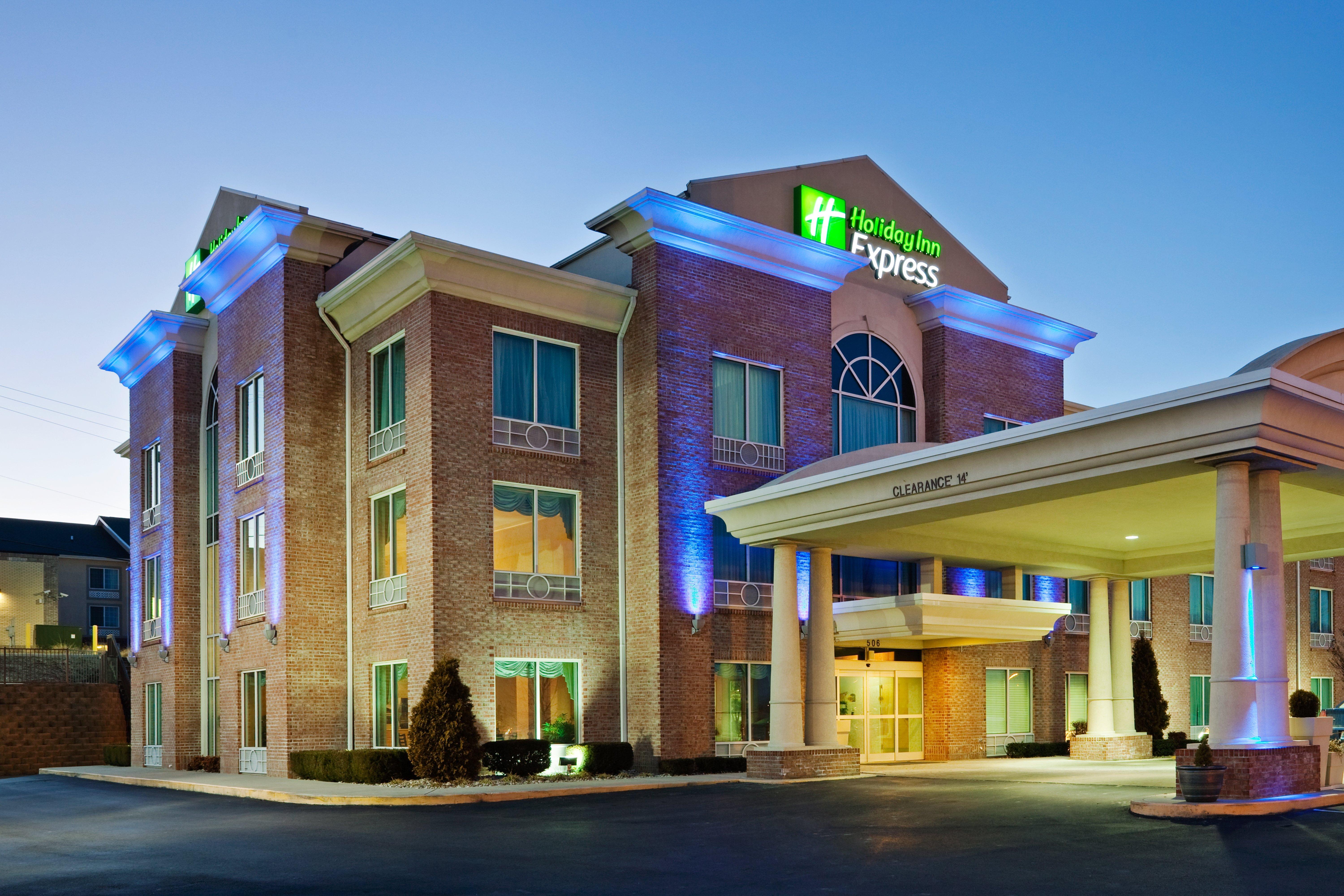 Holiday Inn Express Hotel & Suites London By Ihg מראה חיצוני תמונה