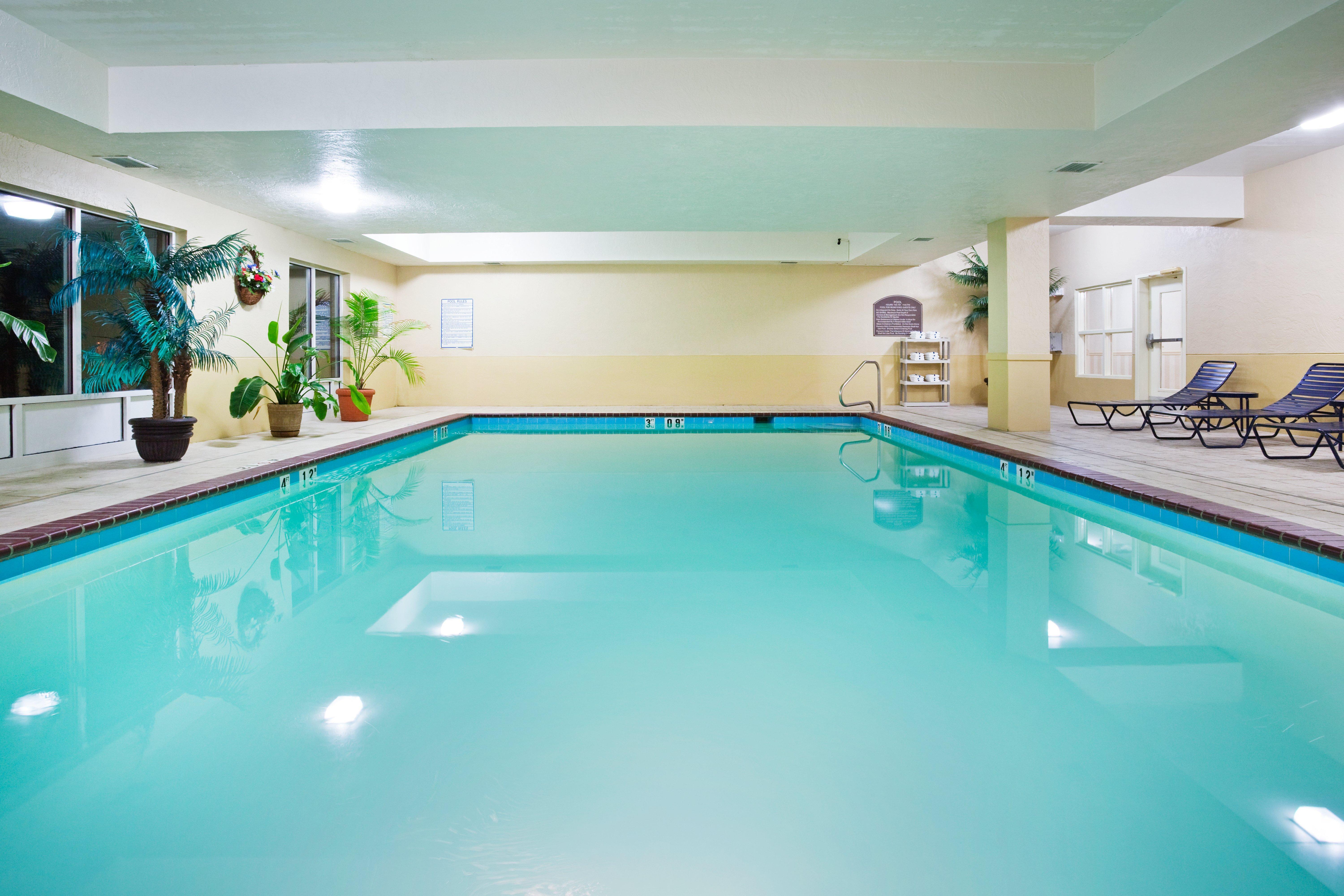 Holiday Inn Express Hotel & Suites London By Ihg מראה חיצוני תמונה